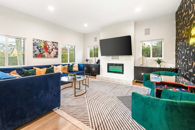 Building Photo - 1400 N Orange Dr