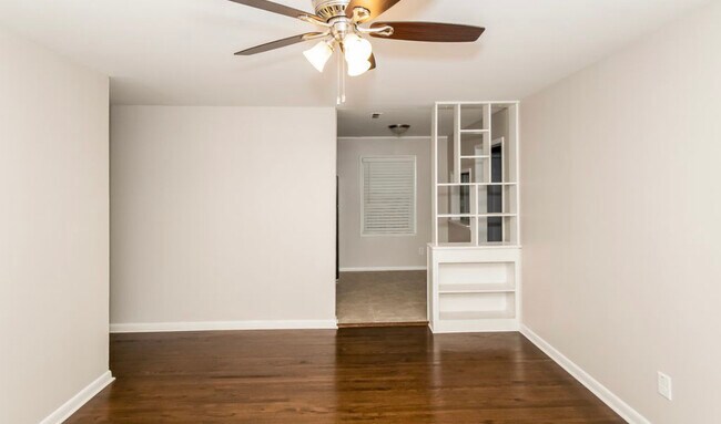 Building Photo - 101 16th Ct Cir NE