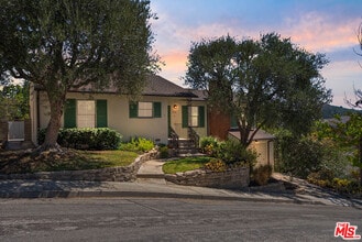 Building Photo - 214 Sequoia Dr