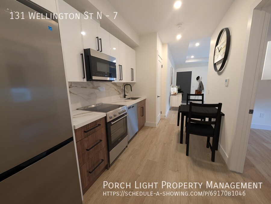 Primary Photo - Top of the Line 2 Bedroom Unit 95 Walk Score - Stunning Apartments
