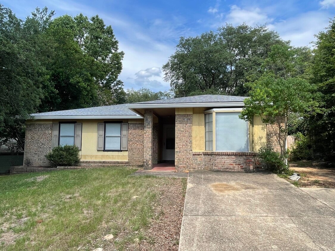 Primary Photo - 904 Juniper Ave