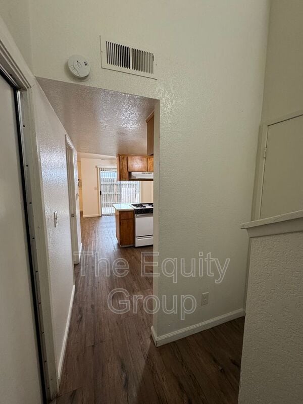 Building Photo - 1226 S Santa Fe St