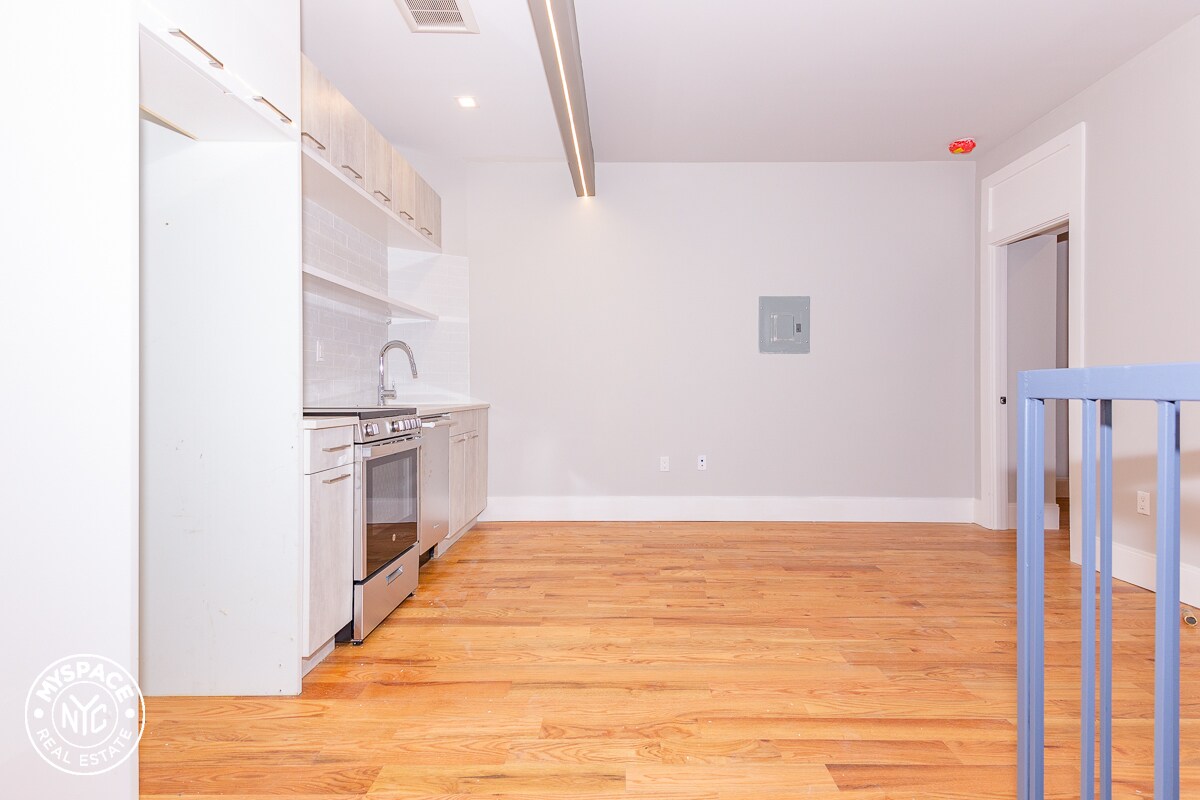 Primary Photo - 245 Sullivan Pl