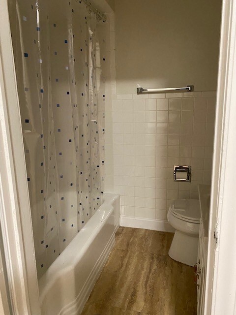 full bathtub with renovation - 930 Chicago Ave