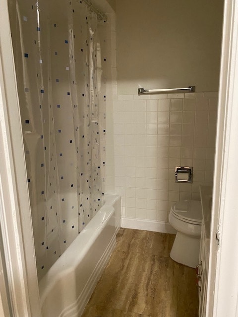 full bathtub with renovation - 930 Chicago Ave
