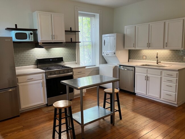 Building Photo - 3414 Salena St