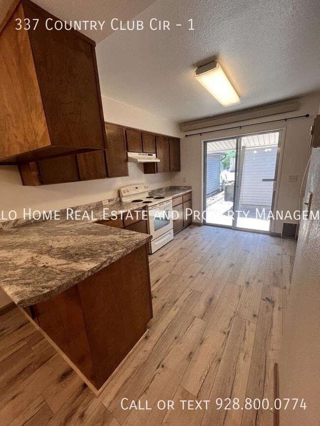 Building Photo - 337 Country Club Cir