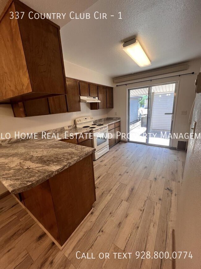 Foto del edificio - 337 Country Club Cir