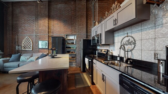 Foto del edificio - 1400 Rosa L Parks Blvd