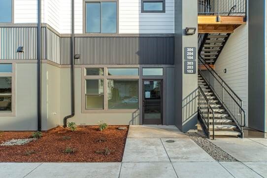 Building Photo - 3725 River Rd N