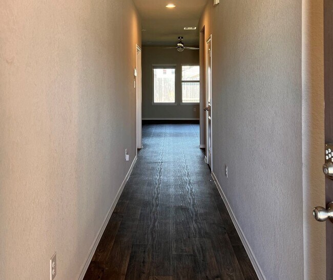Foto del edificio - 5439 Creekside Ridge Trail
