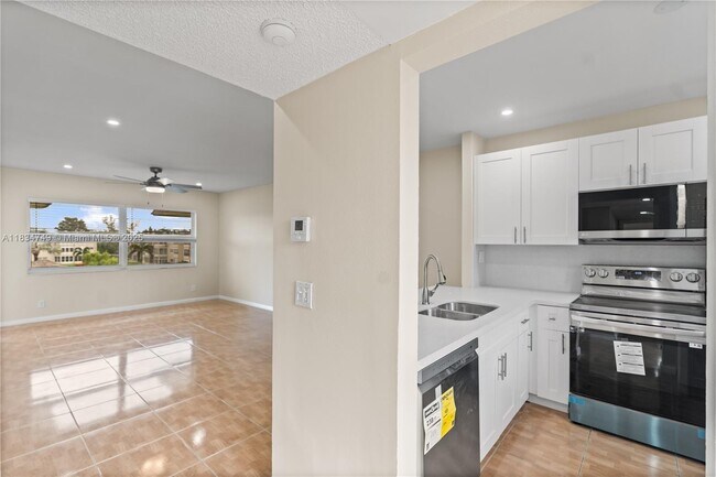 Foto del edificio - 3405 NW 48th Ave