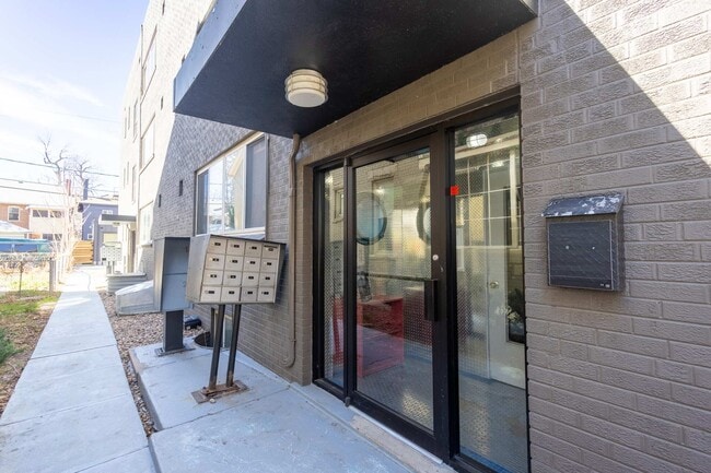 Building Photo - The Mariner