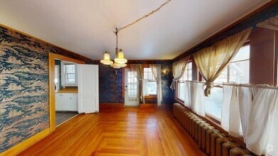 Building Photo - 206 W Custer Park St