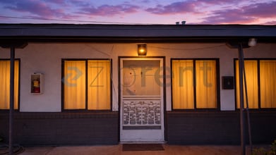 Building Photo - Unit 8