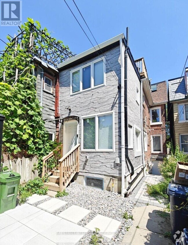 Building Photo - 598 Crawford St