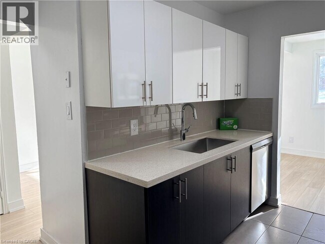 Building Photo - 77 Tindale Ct