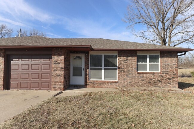 Building Photo - 2503-2503 E Morris Dr