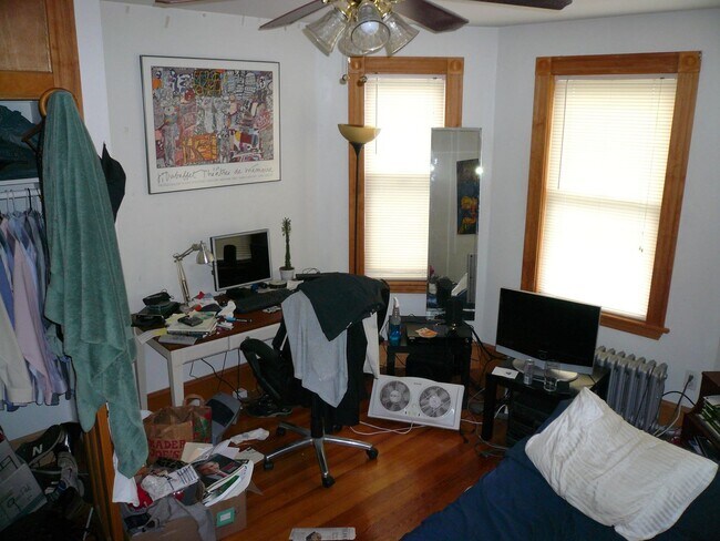 Building Photo - Central Allston Location. Eat-in Kitchen, ...
