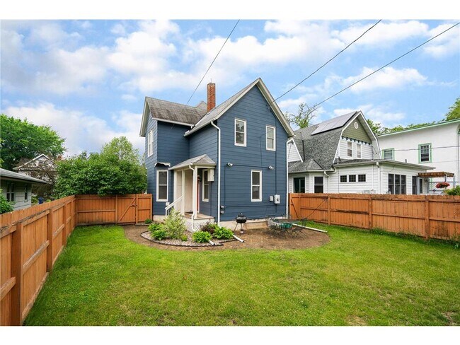 Foto del edificio - 1657 Dayton Ave