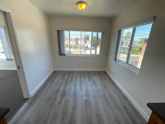 Foto del edificio - 1025 W 25th St