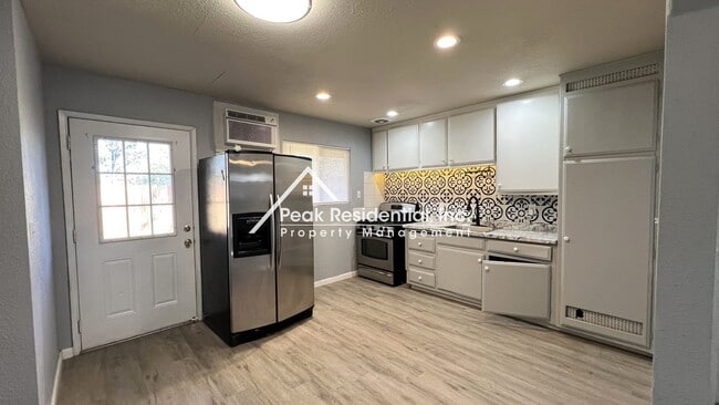Building Photo - 5912 Del Campo Ln