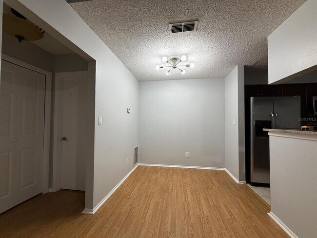Foto del edificio - 8643 Mallard Reserve Dr