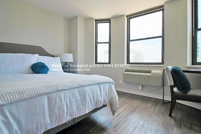 Foto del edificio - 337 E Illinois St
