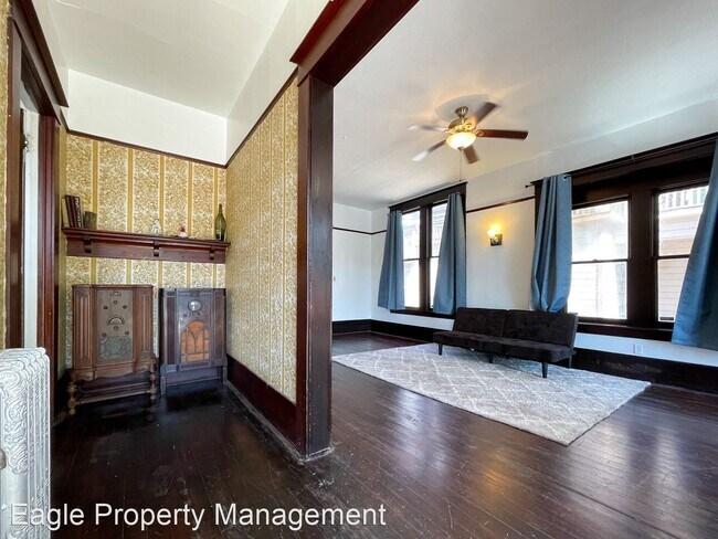 Building Photo - 3 br, 1 bath House - 1135 N. Center St