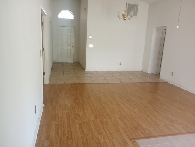 Building Photo - 8607 Rosa Vista Ave