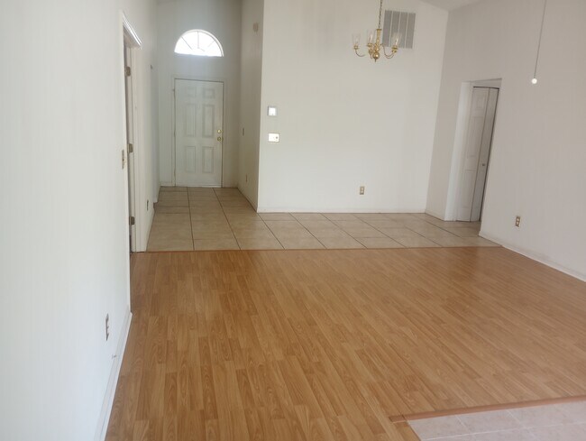 Foto del edificio - 8607 Rosa Vista Ave