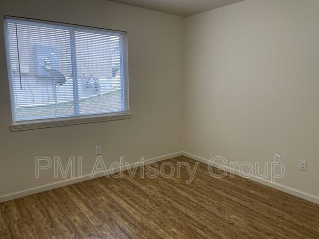 Foto del edificio - 3322 SE Taurus Ave
