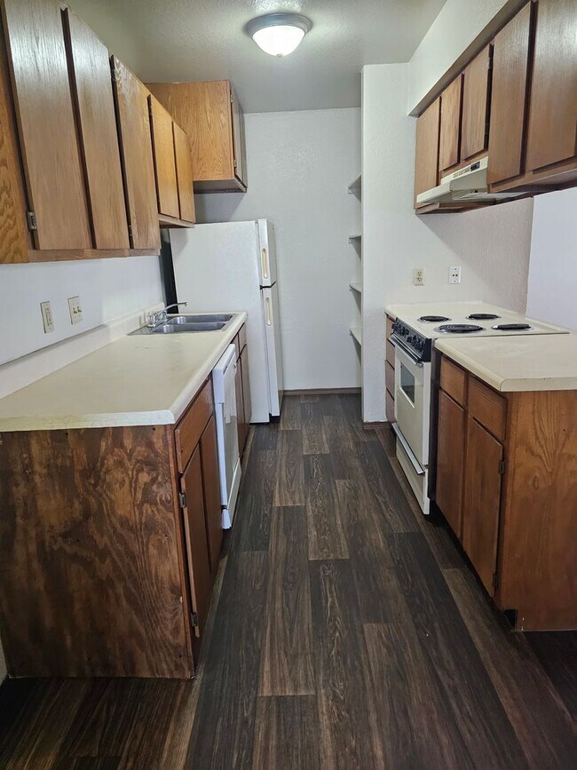 Building Photo - 51 Cedar Creek Ct