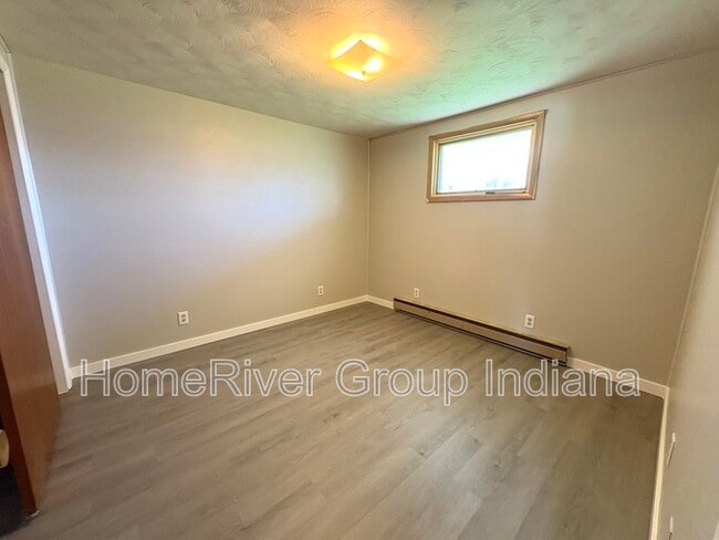 Building Photo - 120 Maple Ln