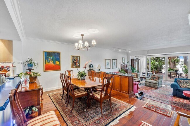 Building Photo - 4905 SW 71st Pl