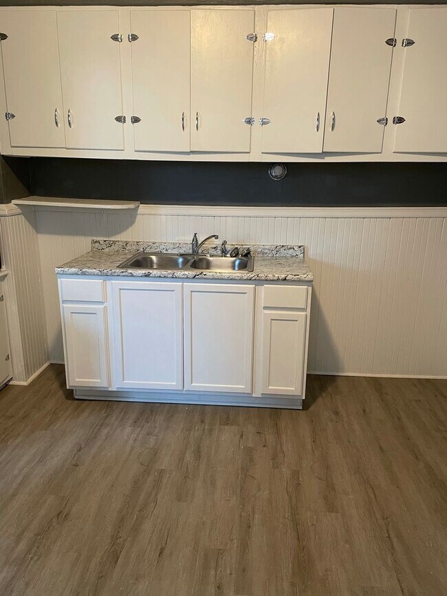 Foto del edificio - 917-919 W 7th St