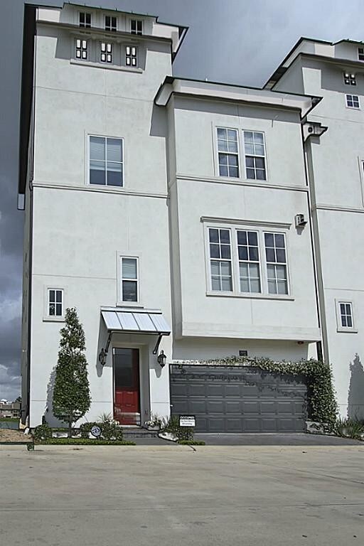 Building Photo - 2210 Lakeshore Edge Dr