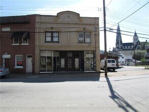Building Photo - 909 Chartiers Ave