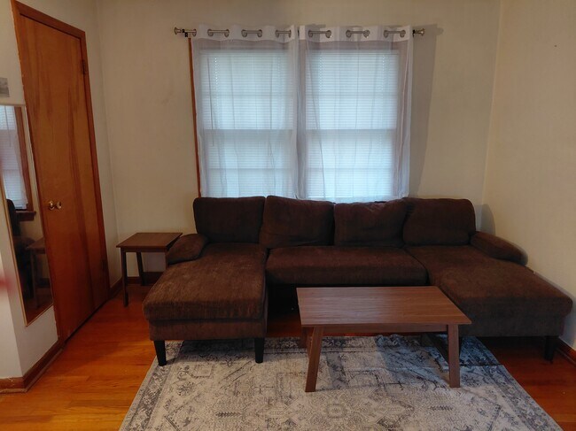 Foto del edificio - 901 Old Homestead Ln