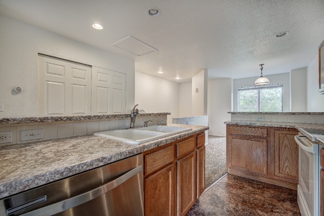 Building Photo - 60 Spyglass Ln