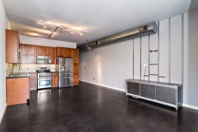 Building Photo - 777 6th Ave