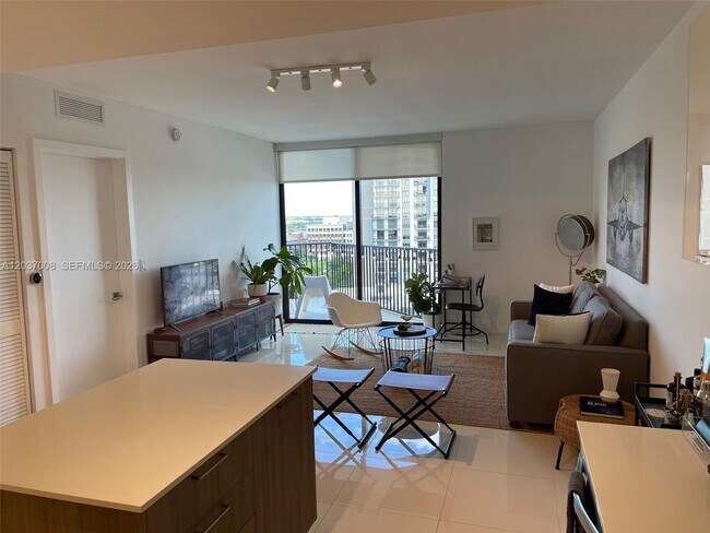 Foto del edificio - 5300 Paseo Blvd
