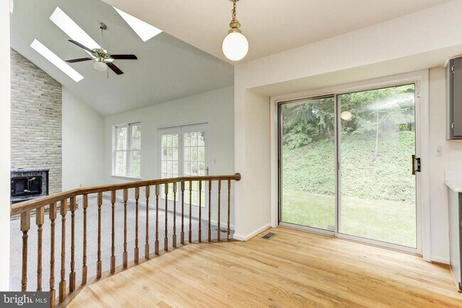 Building Photo - 10917 Shadow Ln