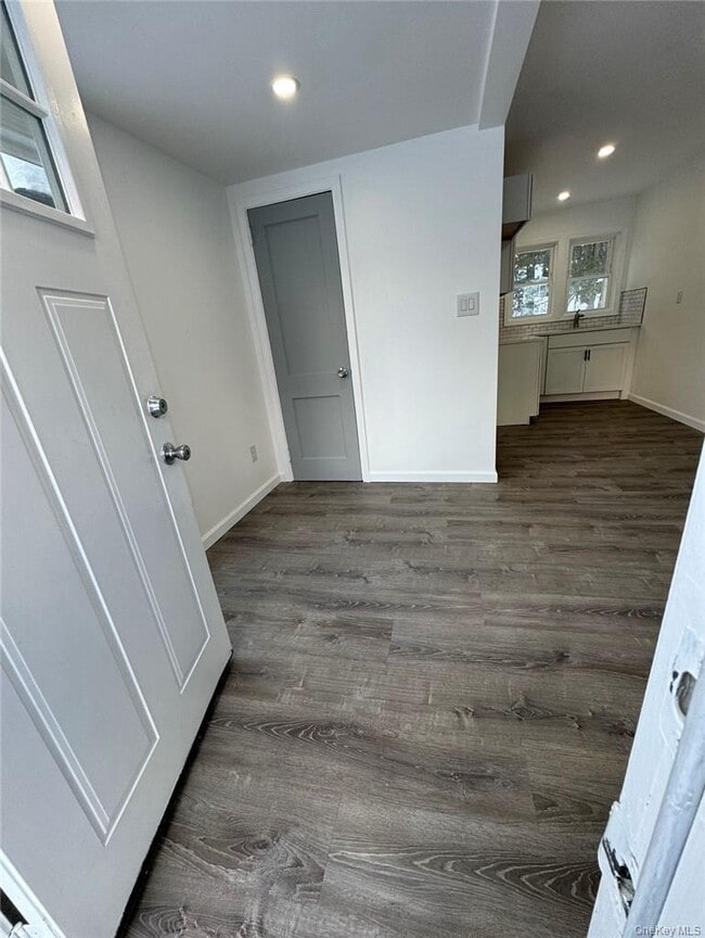 Building Photo - 52 Sarine Rd