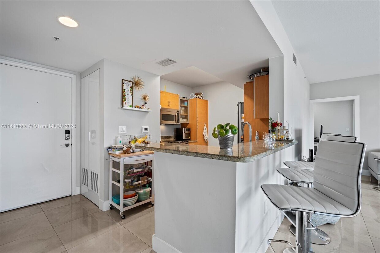 Foto principal - 2775 NE 187th St