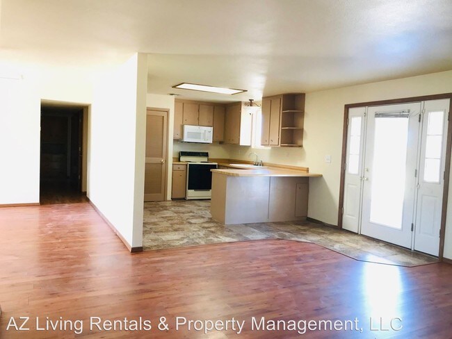 Building Photo - 4410 N Van Nuys Rd