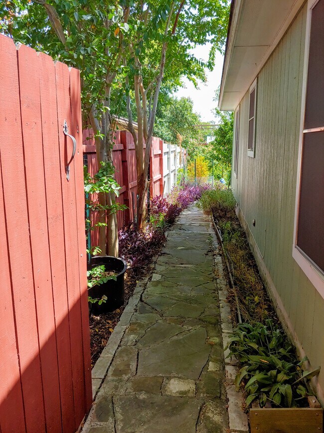 Foto del edificio - 6202 Kasper St