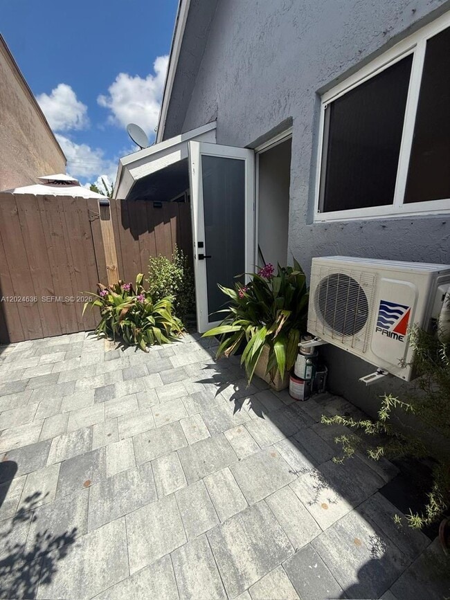 Building Photo - 531 SW 89th Ct