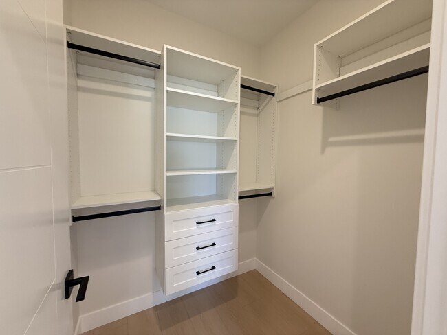 Building Photo - 8 Leam Rd