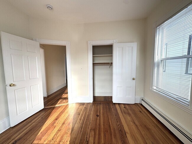 Building Photo - 405 Ferry St